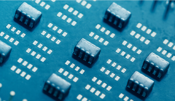 close-up-contacts-cpu-1@585-400